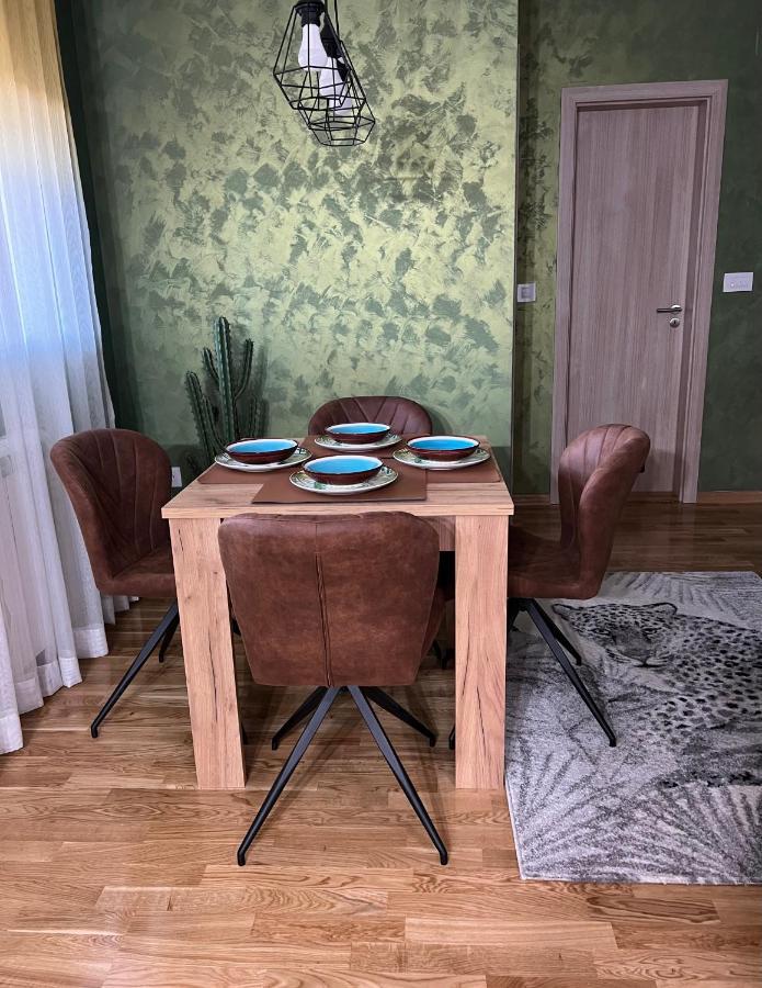 Jungle Lux Apartment Čačak Kültér fotó